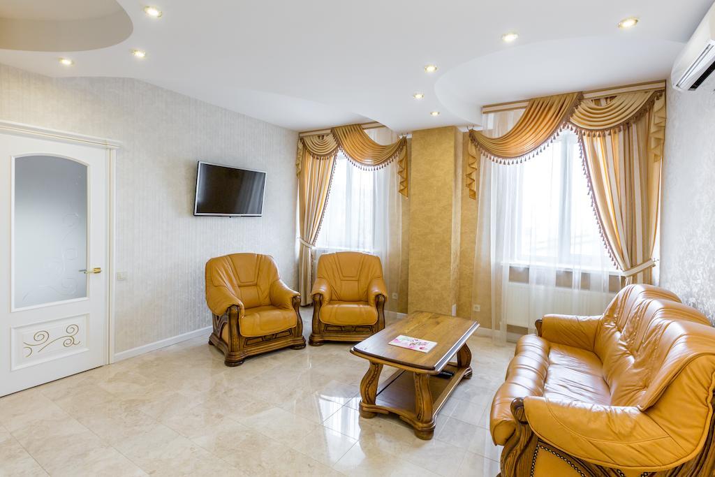 Hotel Premier Kamianske Extérieur photo