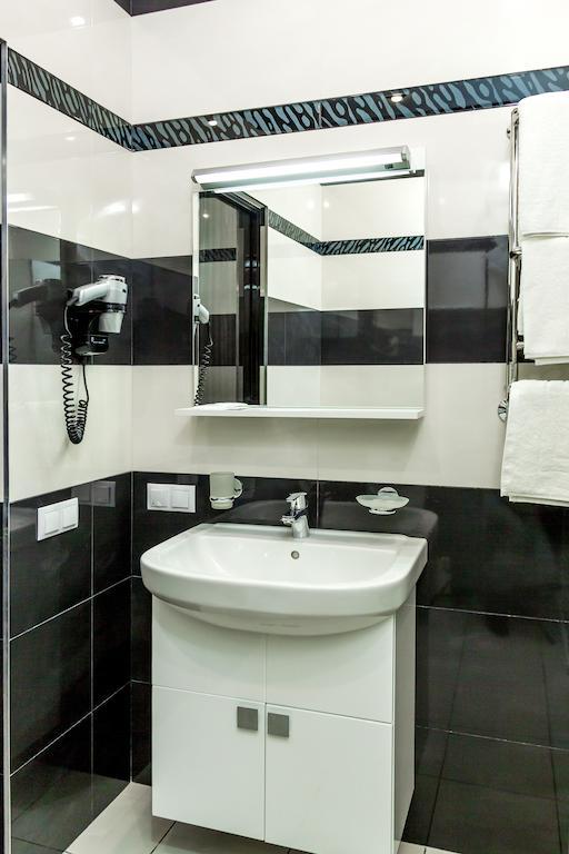 Hotel Premier Kamianske Extérieur photo