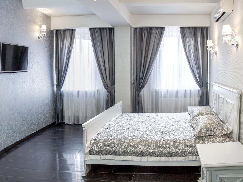Hotel Premier Kamianske Extérieur photo