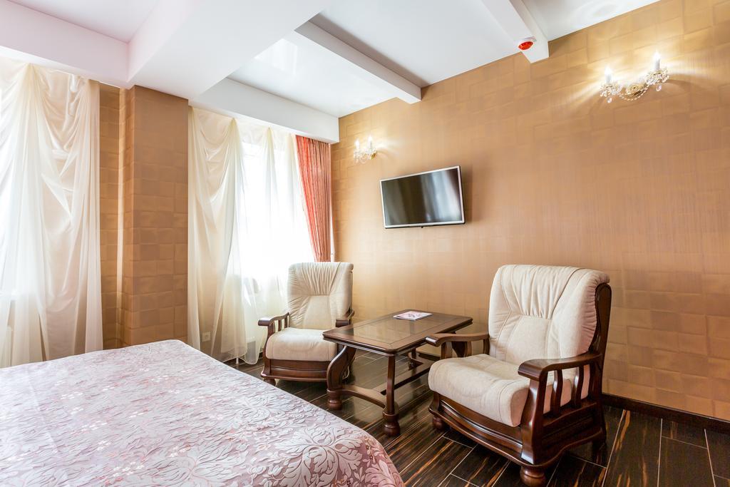Hotel Premier Kamianske Extérieur photo
